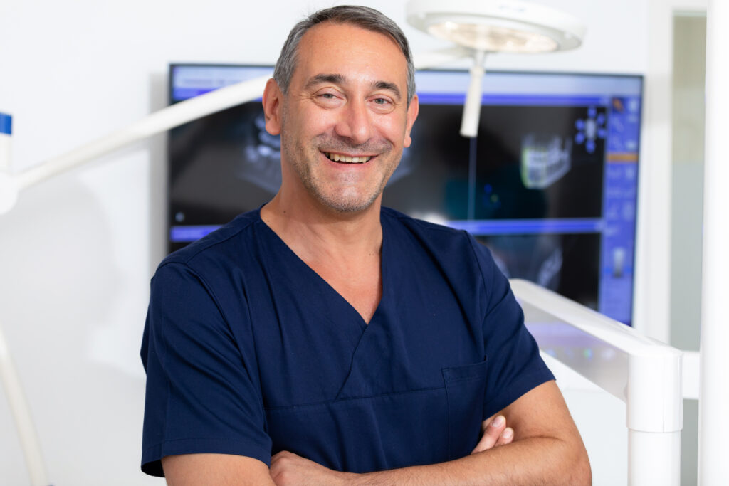 Dr. Alan Imberg, erfahrener Zahnarzt – professionelle Zahnmedizin, gesunde Zähne und strahlendes Lächeln.