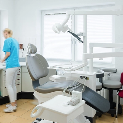 Praxisraum in der Zahnarztpraxis in Wesendorf – moderne Ausstattung und freundliche Behandlungsumgebung.