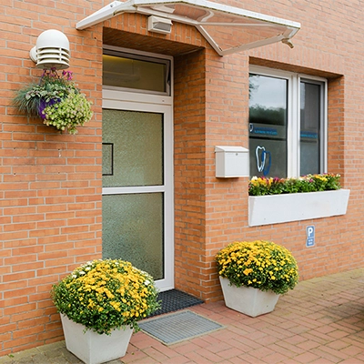 Zahnarztpraxis in Suderburg– Außenansicht der modernen Zahnarztpraxis.